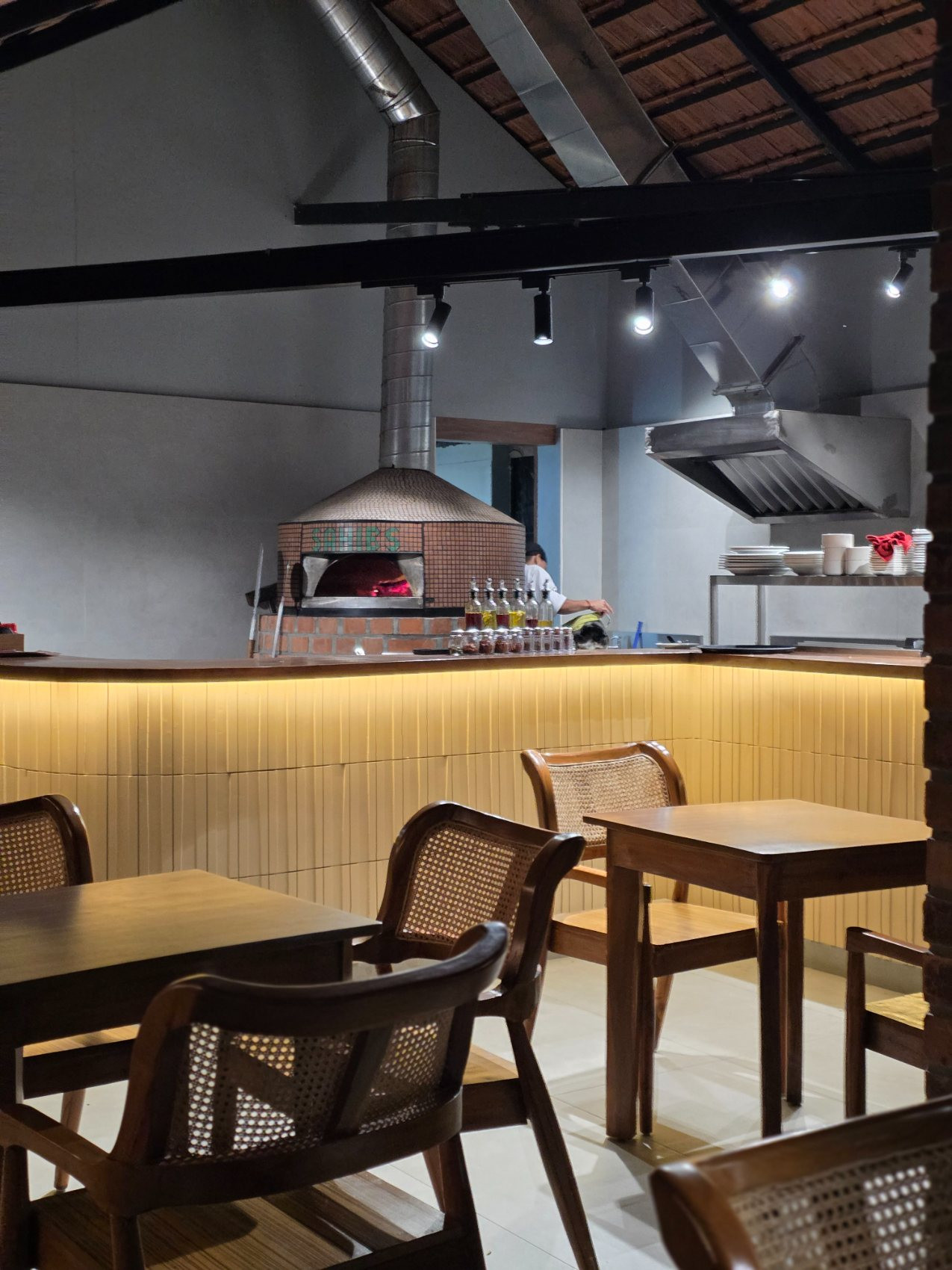Earthy tones, curvilinear counters