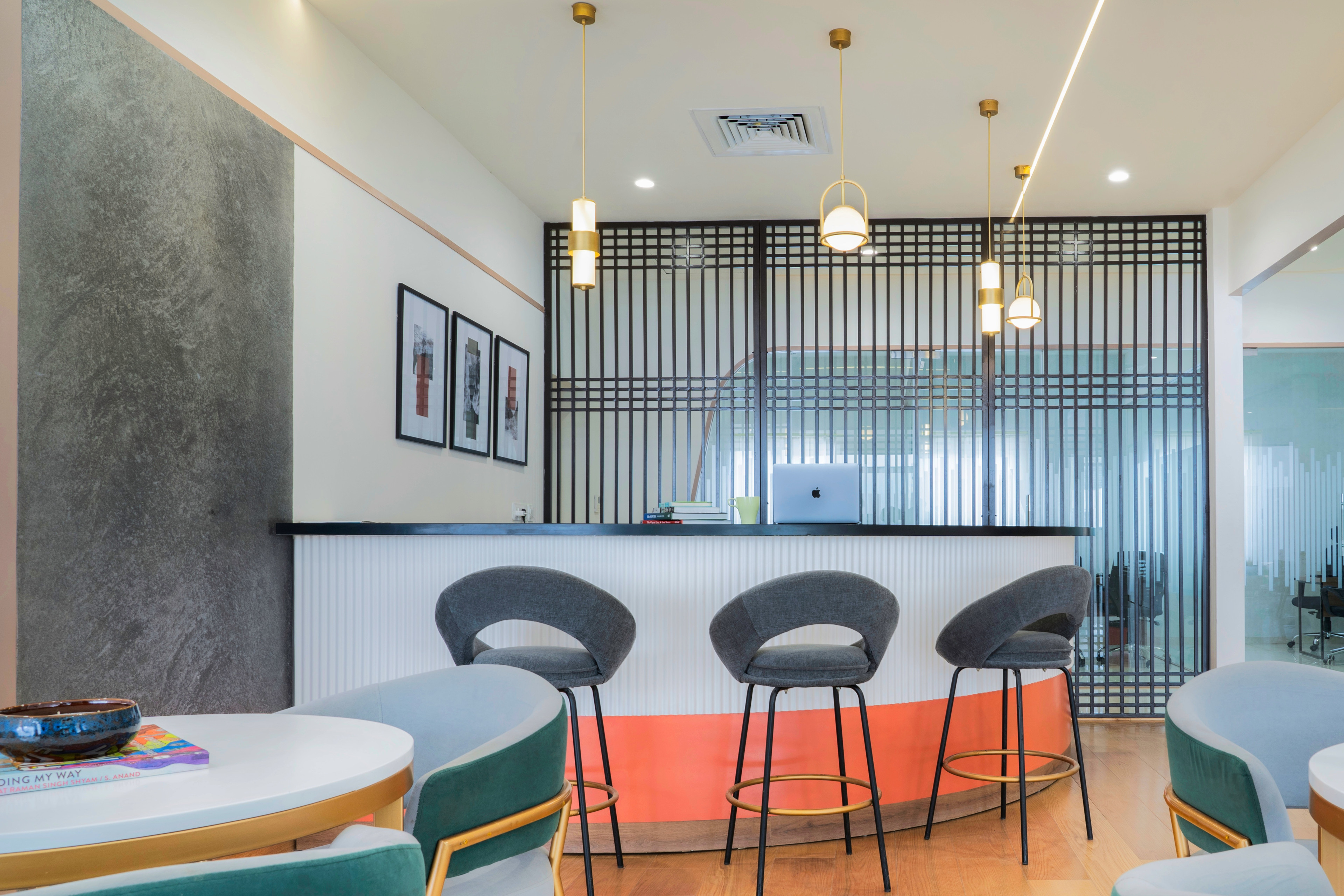 The counter, framed by a latticed screen