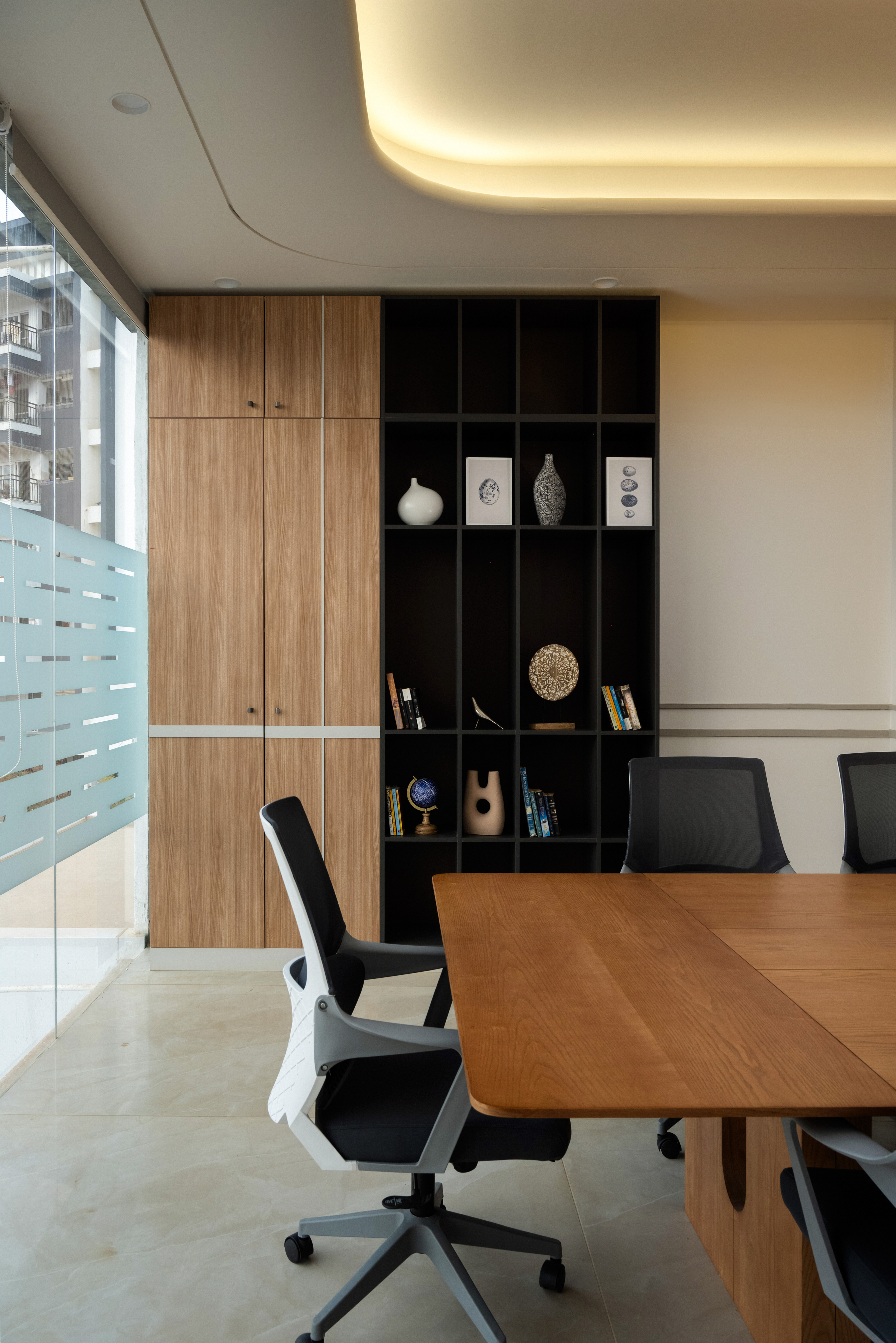 Lounge seating with pendant detail